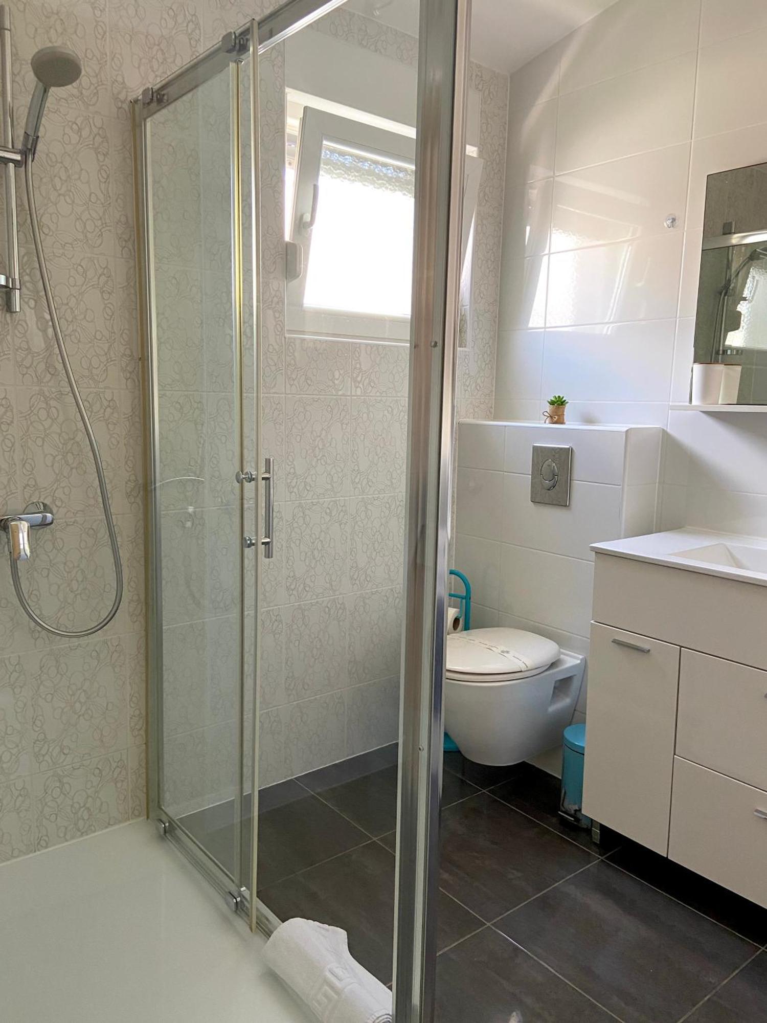 Apartmani Villa Adriatic 维尔 外观 照片