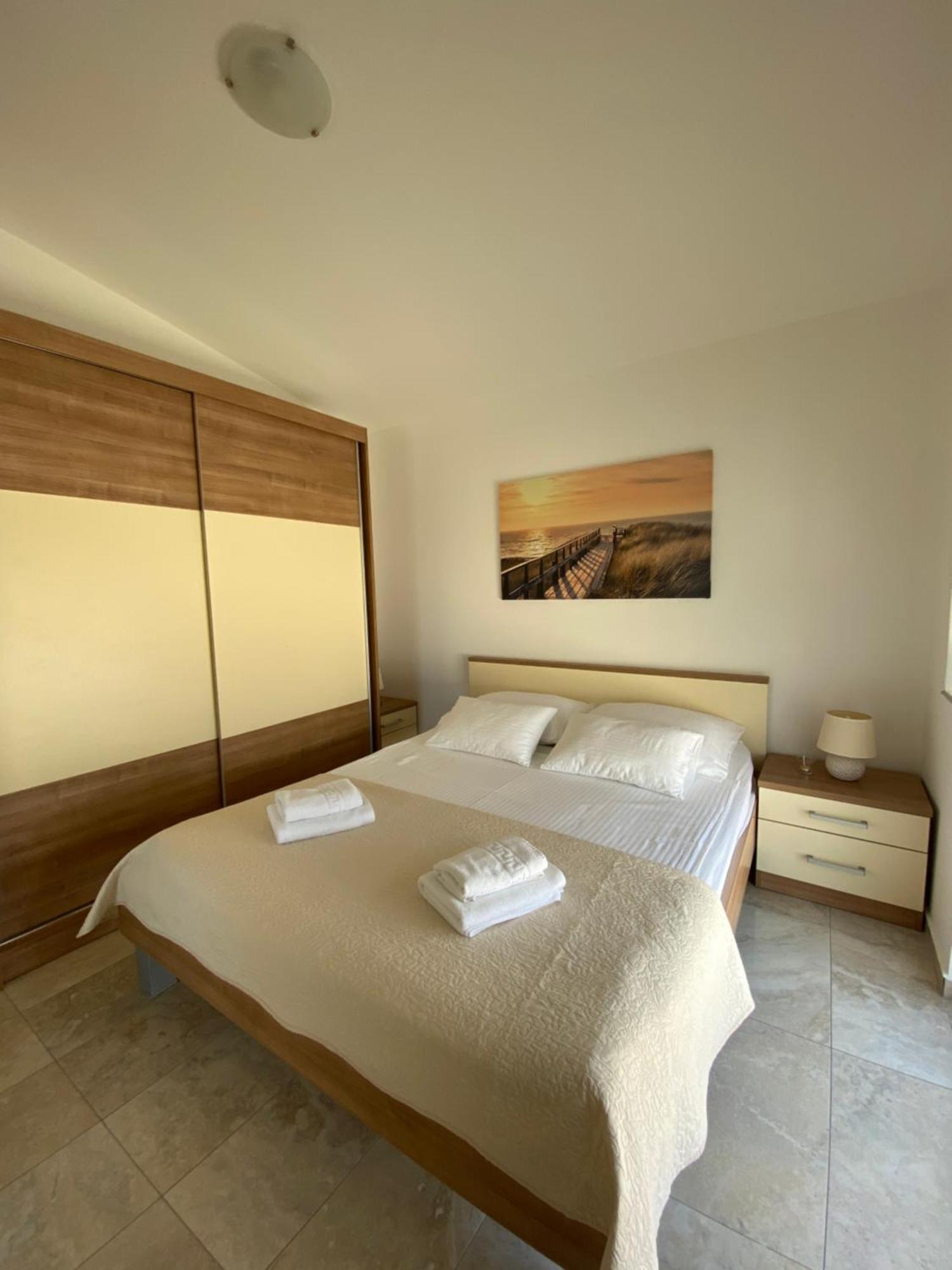 Apartmani Villa Adriatic 维尔 外观 照片
