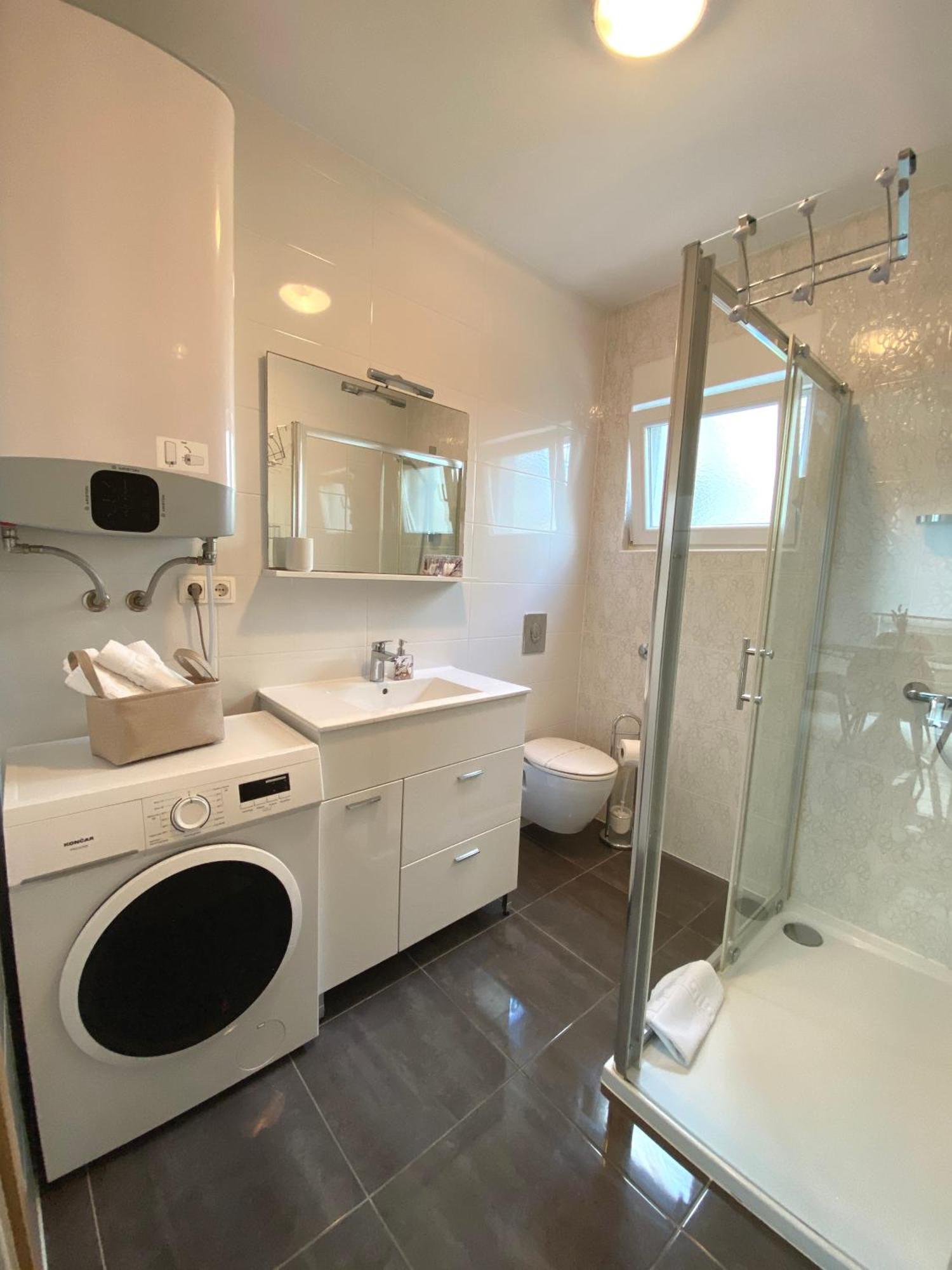 Apartmani Villa Adriatic 维尔 外观 照片