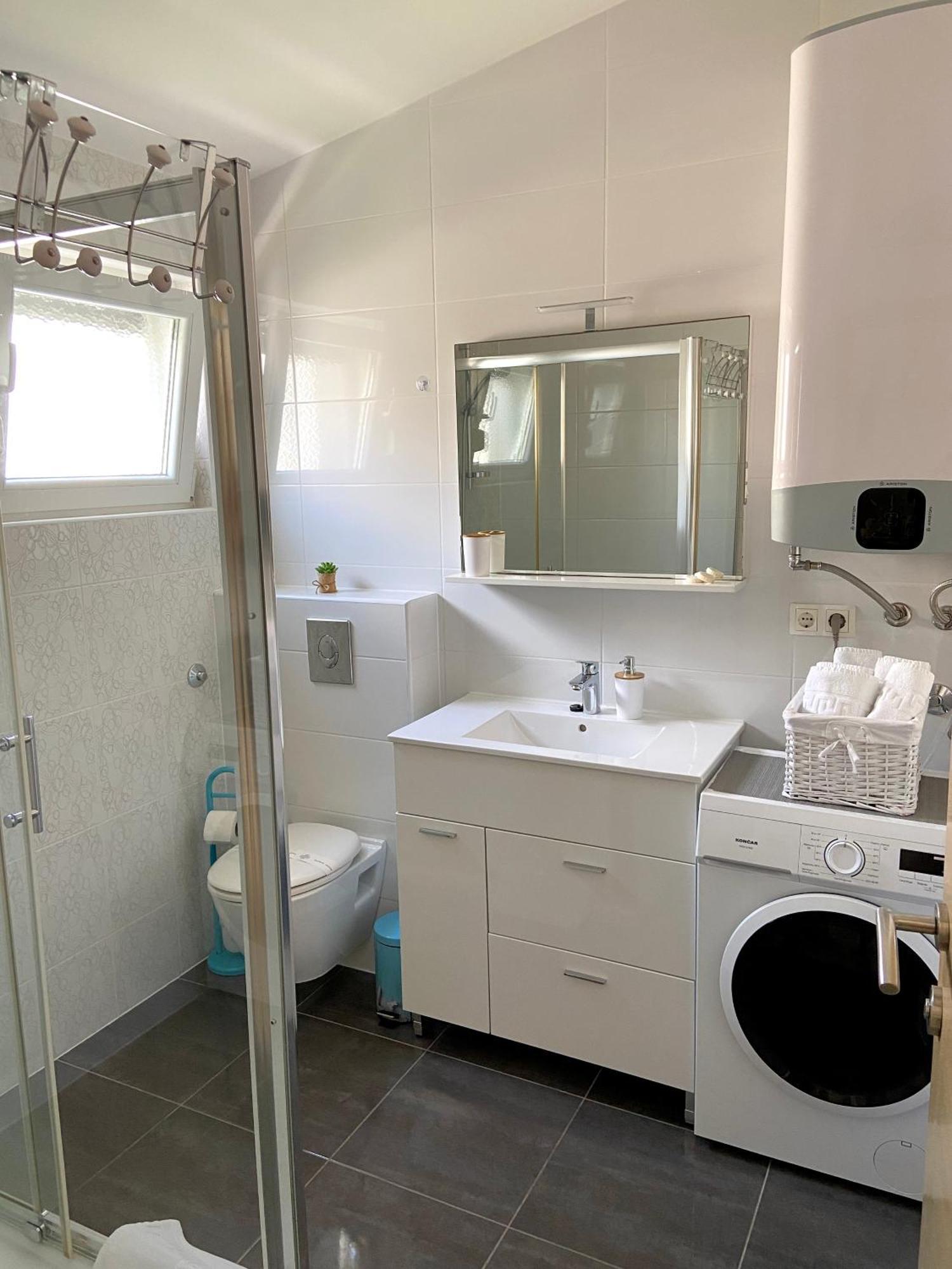 Apartmani Villa Adriatic 维尔 外观 照片