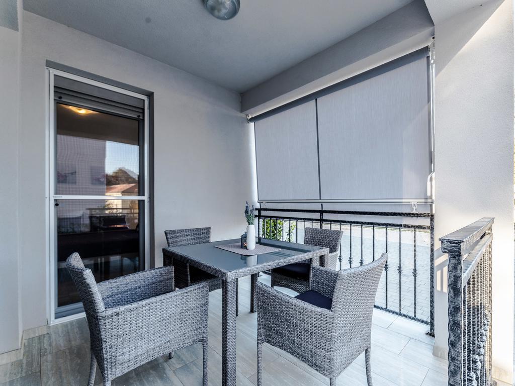 Apartmani Villa Adriatic 维尔 外观 照片